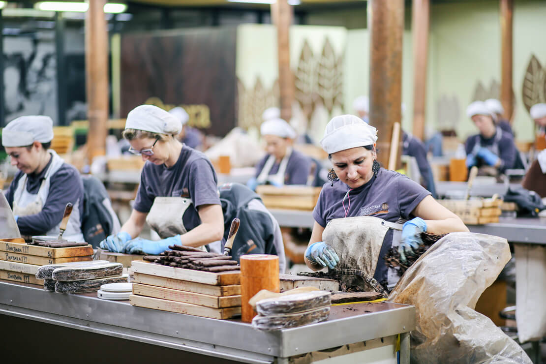 Zigarrenrollerinnen in der Zigarrenfabrik von Toscano